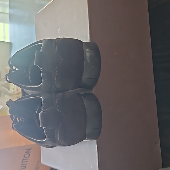 LOUIS VUITTON  Brown suede sneakers  Men's 8 1/2 / Ladies 10 With shoe box - Picture 7 of 16